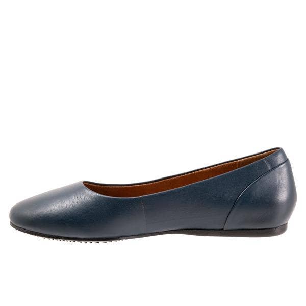 SoftWalk Shiraz Women's Ballet Flat Leather Comfort Shoe