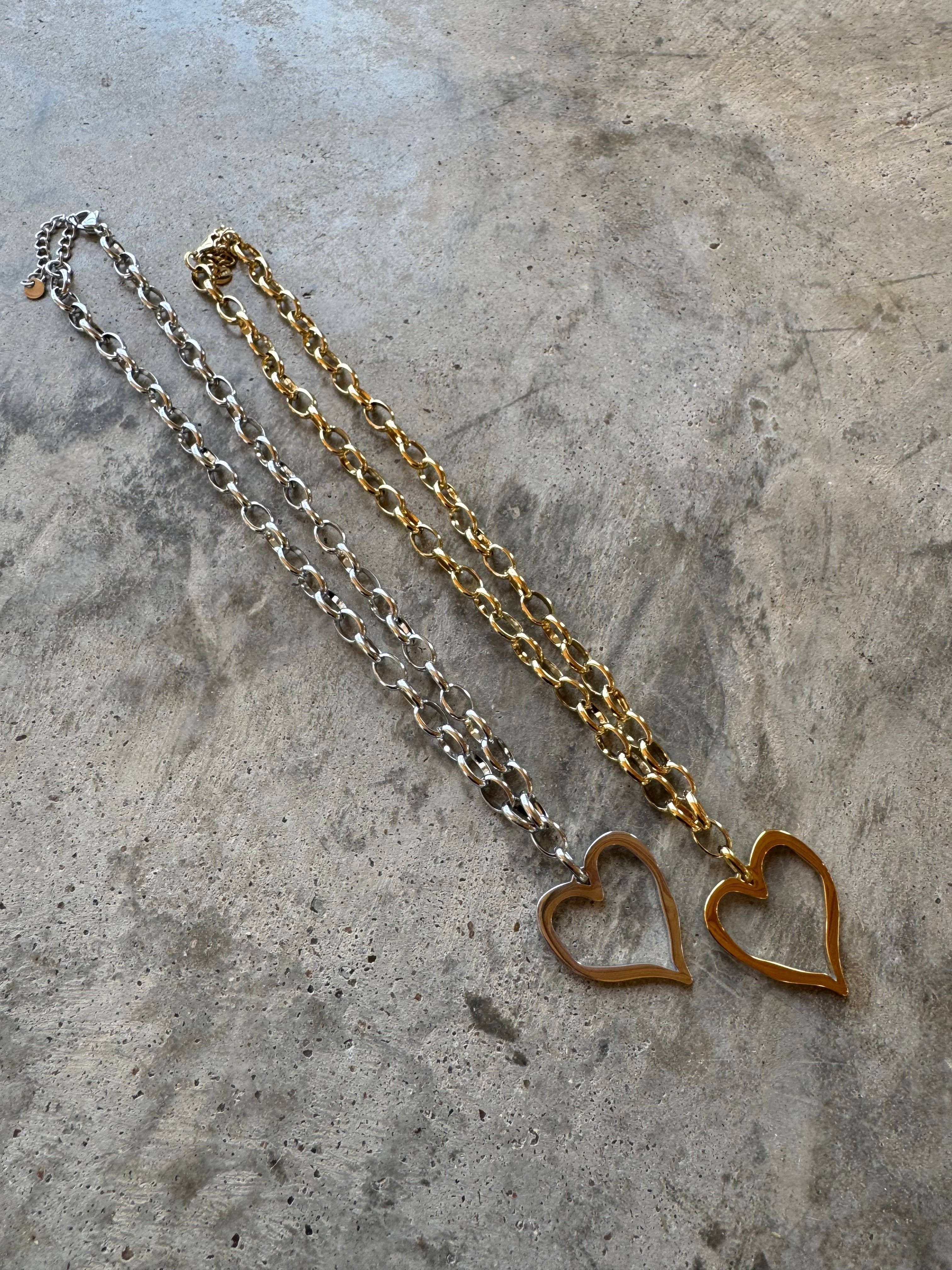 PREORDER- HEARTLINE NECKLACE